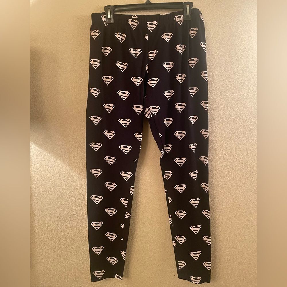 Women’s Superman leggings size XL